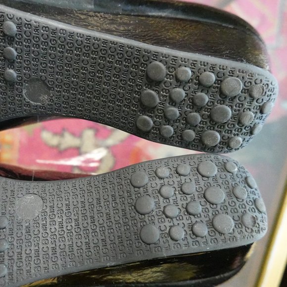 (NWOB) BCBG Black Patent Leather Peep Toe Wedge Heels SIZE 8.5B - Picture 16 of 16